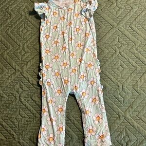 ⭐️5/$25⭐️Posh Peanut Mint and White Floral Romper